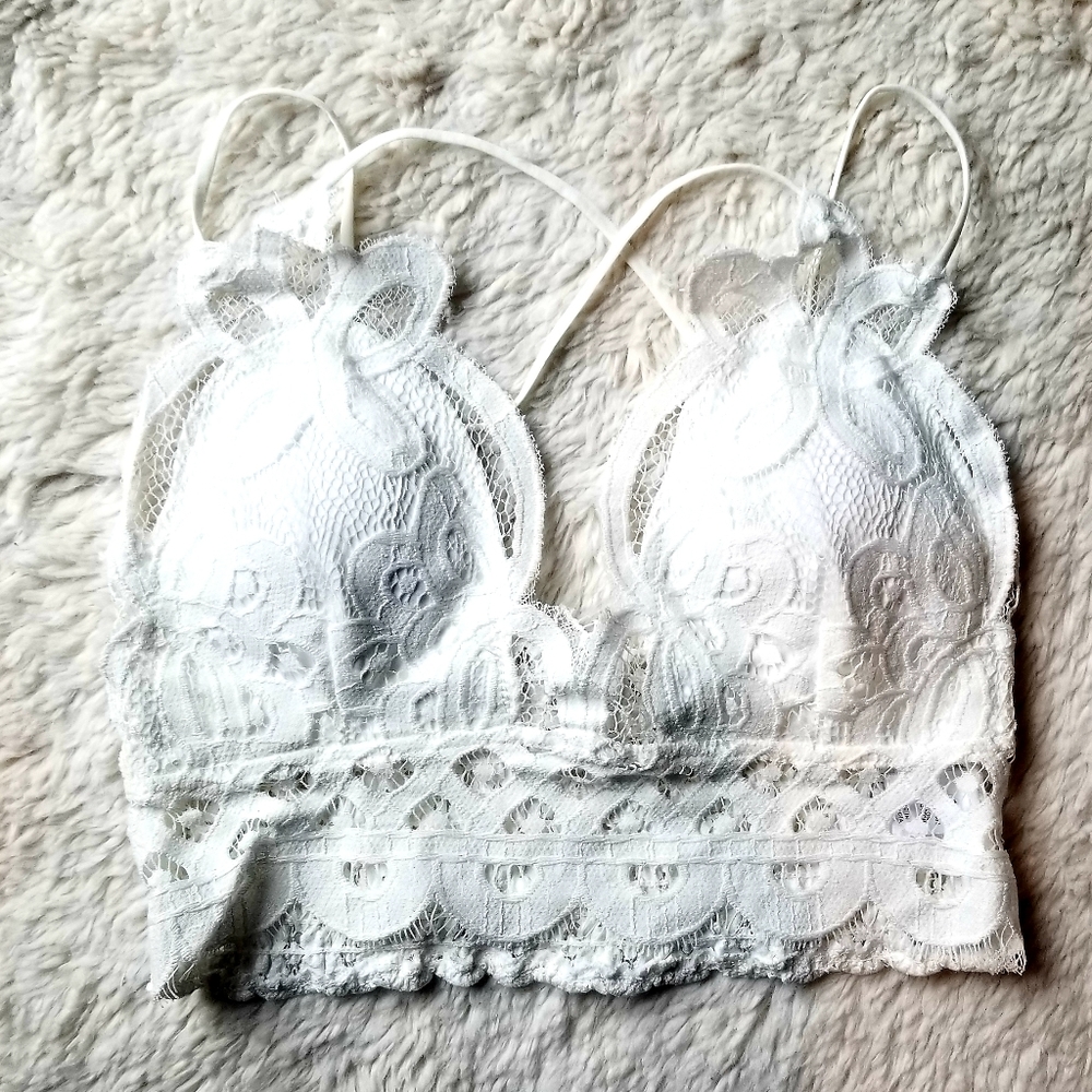 •RESTOCKED• Ivory Lace Crochet Bralette - Picture 1 of 2